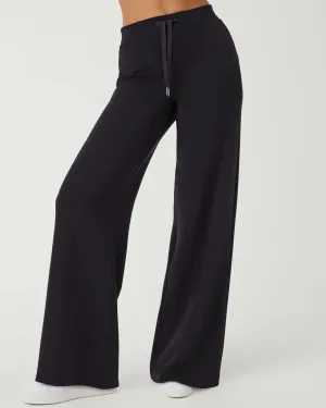 Airessentials Wide Leg Pant Core